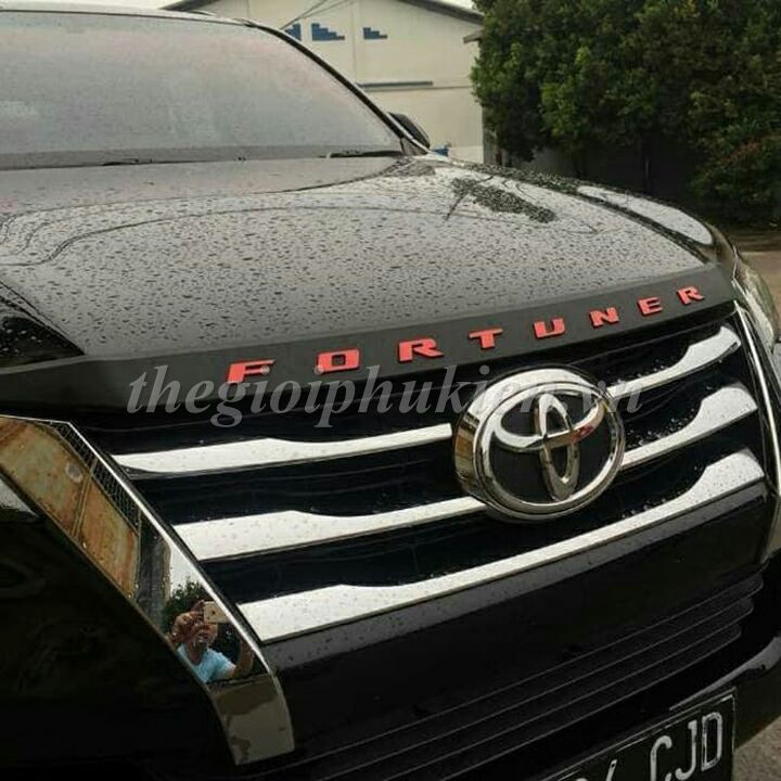 Logo chữ FORTUNER 3D nổi dán trang trí xe Toyota Fortuner .Hàng đẹp