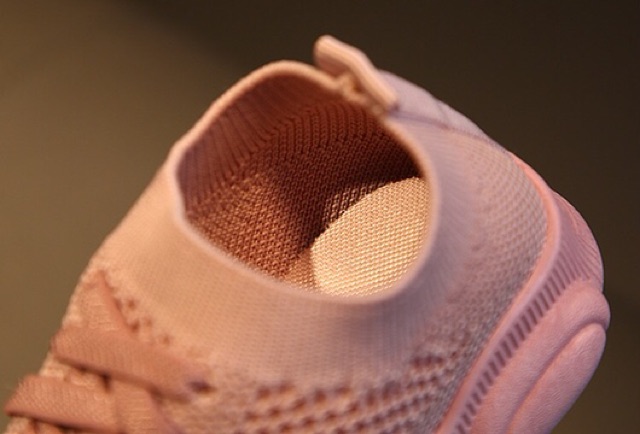 Giày thể thao đế gấu