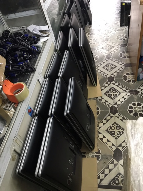 Màn hình Dell P23 chuyên thiết kế đồ họa, làm ảnh ....