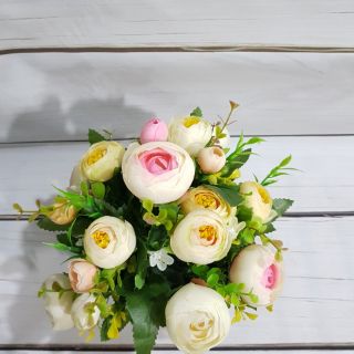 Giỏ hoa hồng trà để bàn