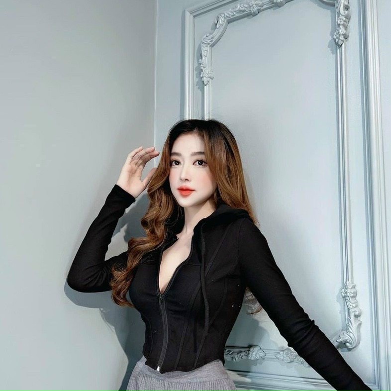 Áo kiểu có nón tay dài viền chỉ gân dây kéo giữa cực xinh , chất thun gân