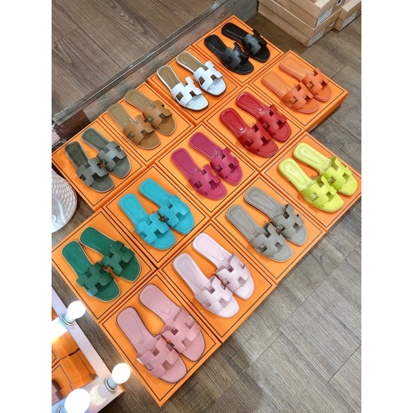 Dép quai ngang chữ H