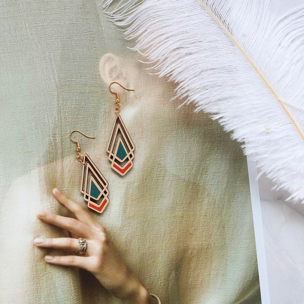 Khuyên tai gỗ họa tiết vintage