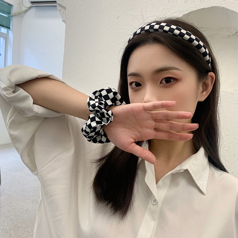 Cột tóc scrunchies cài tóc sọc caro đen trắng hàn quốc hot Tiluca S52