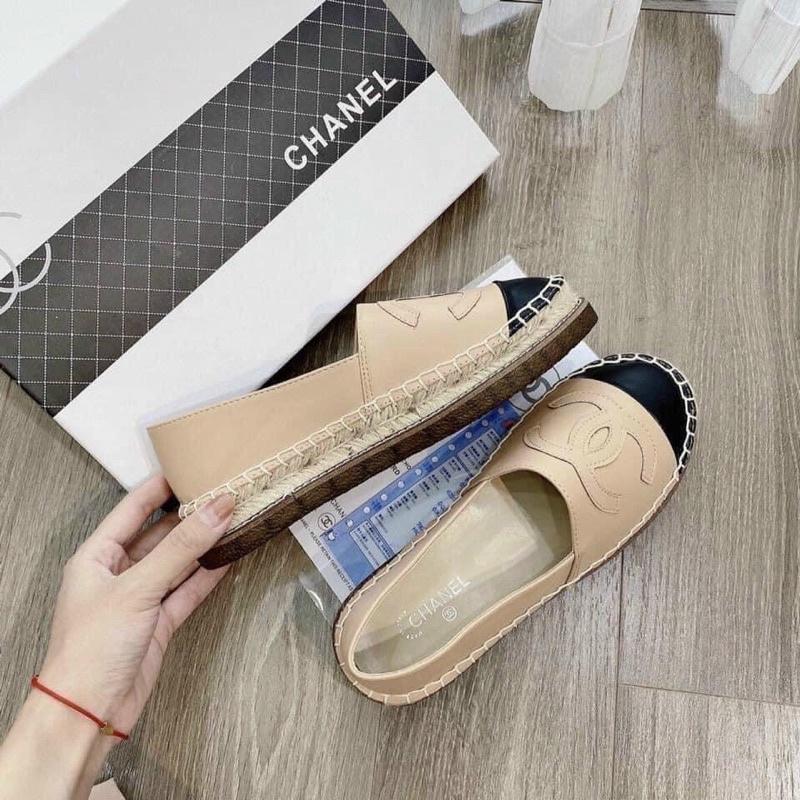 GIÀY SLIPON DA VIỀN CHỈ