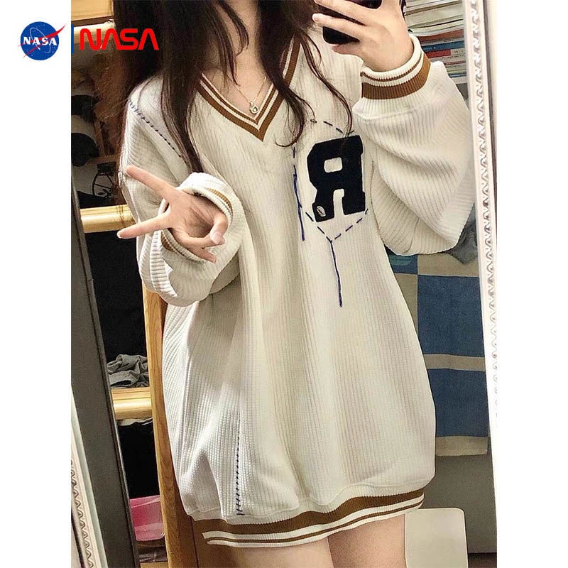 Áo sweater Phối Nhung Dáng Rộng Thêu Họa Tiết Trái Tim Thời Trang Cho Nữ