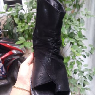 Boot xỏ ngón