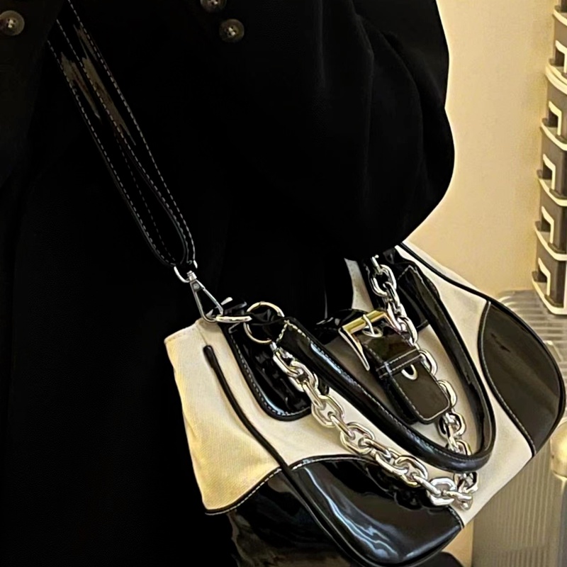 Zhongguo Túi đeo dưới cánh tay canvas Da Bóng Phối Dây Xích Kim Loại Thời Trang Mới 2022 Gylb1605