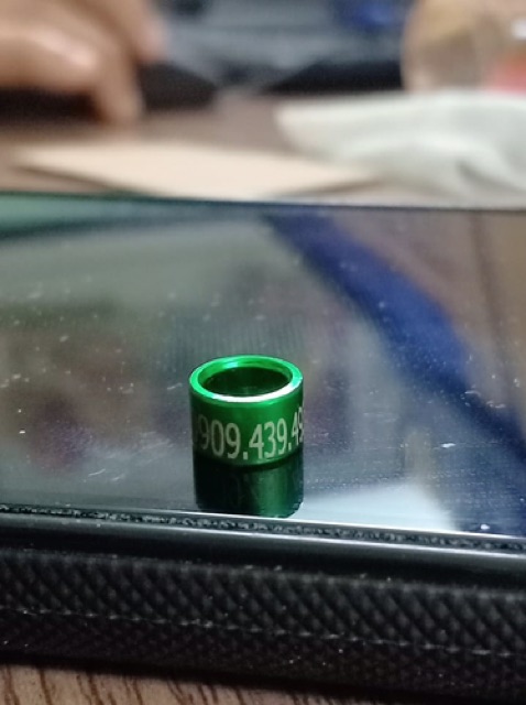 Nhẫn khắc cho vẹt .