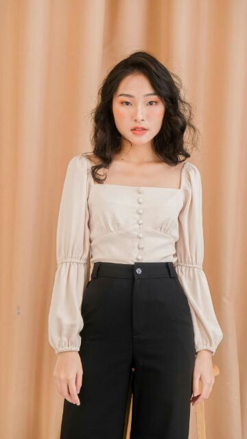 Áo cổ vuông bo thun nút bọc