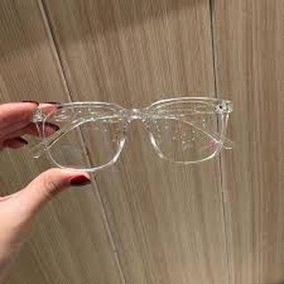 Kính thời trang trong suốt hottrend