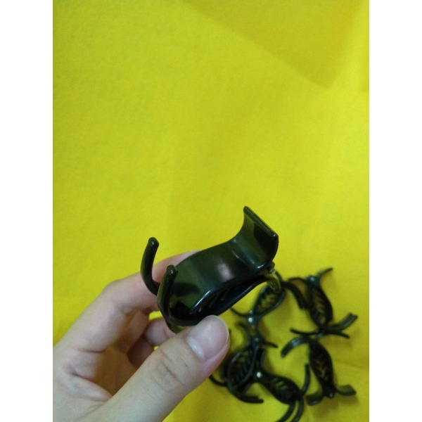 1 kẹp càng cua mẫu y hình