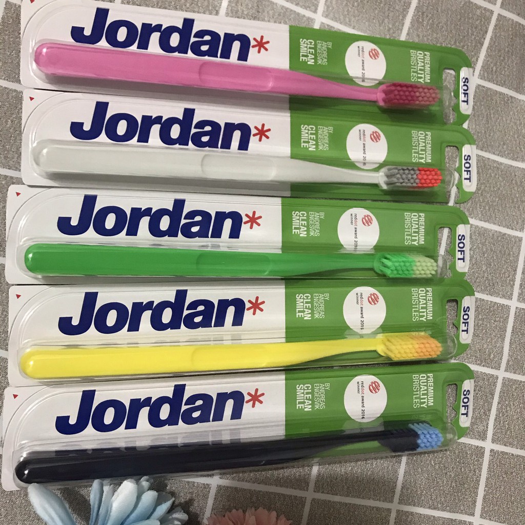 Bàn Chải Đánh Răng JORDAN Clean Smile Soft