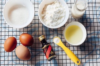 Vani ống / Bột thơm Vanillin (1 vỉ 10 ống)