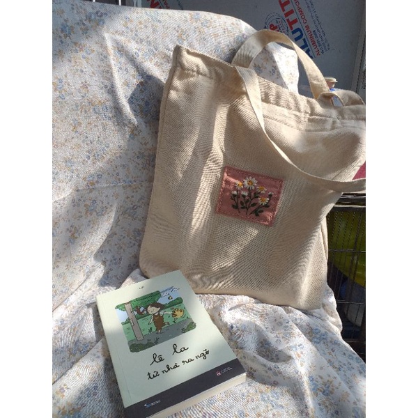 Túi tote thêu tay đắp vải cúc họa mi