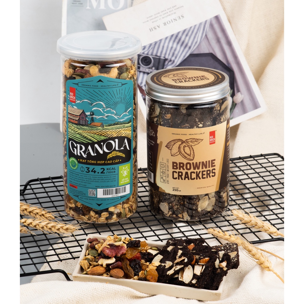 Combo Brownie Crackers 250Gr Và Granola Mix 12 Hạt 500Gr Thương Hiệu Gạch Đỏ Dành Cho Người Ăn Kiêng