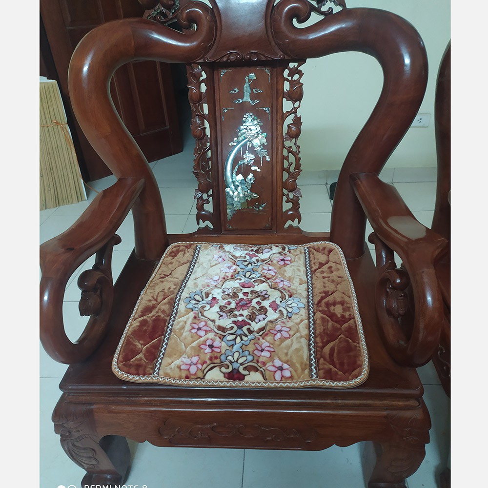 Thảm ngồi  lông nhung tuyết kích thước 54cm x 54cm, dày 2cm
