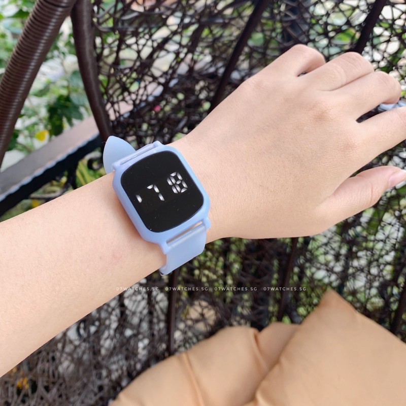 [watches.sg] Đồng hồ thời trang cảm ứng cho nam và nữ dây caosu dẻo mini | BigBuy360 - bigbuy360.vn