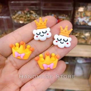 Charm vương miện vàng