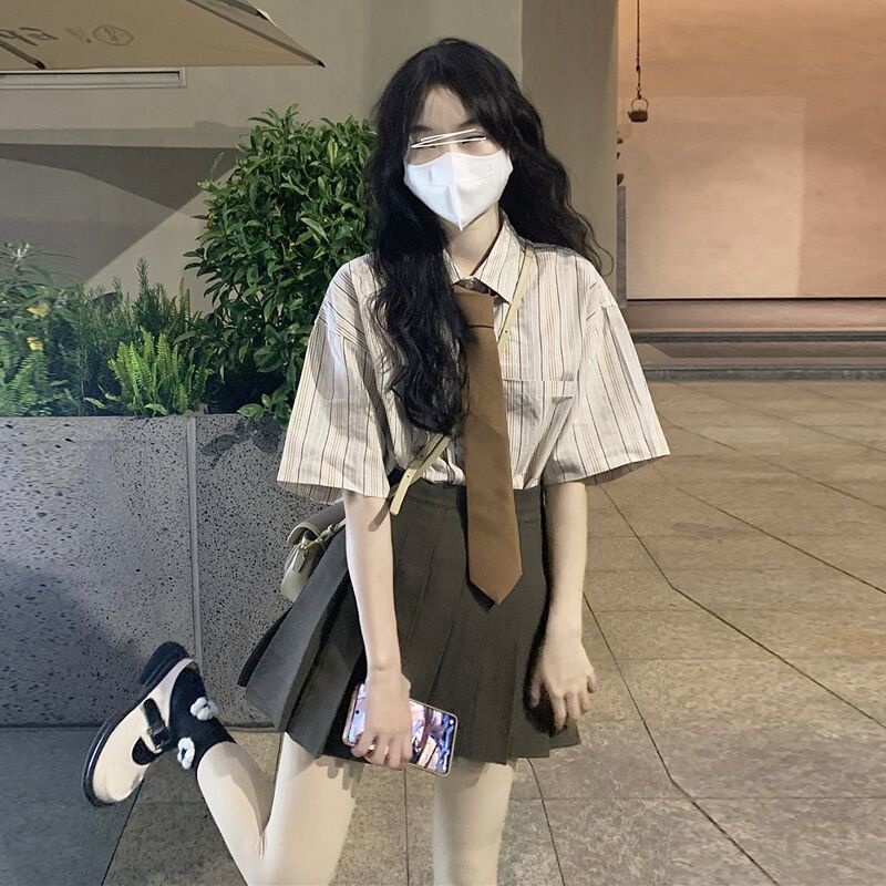 Set Áo Sơ Mi Ngắn Tay Kẻ Sọc Và Chân Váy Xếp Ly Phong Cách Retro Cho Nữ