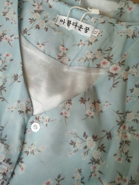 Váy hoa nhí mỏng cổ V 2 màu | BigBuy360 - bigbuy360.vn