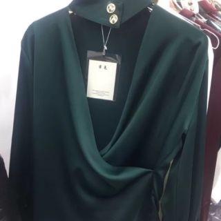 Áo sơ mi lụa cổ chocker tay bồng