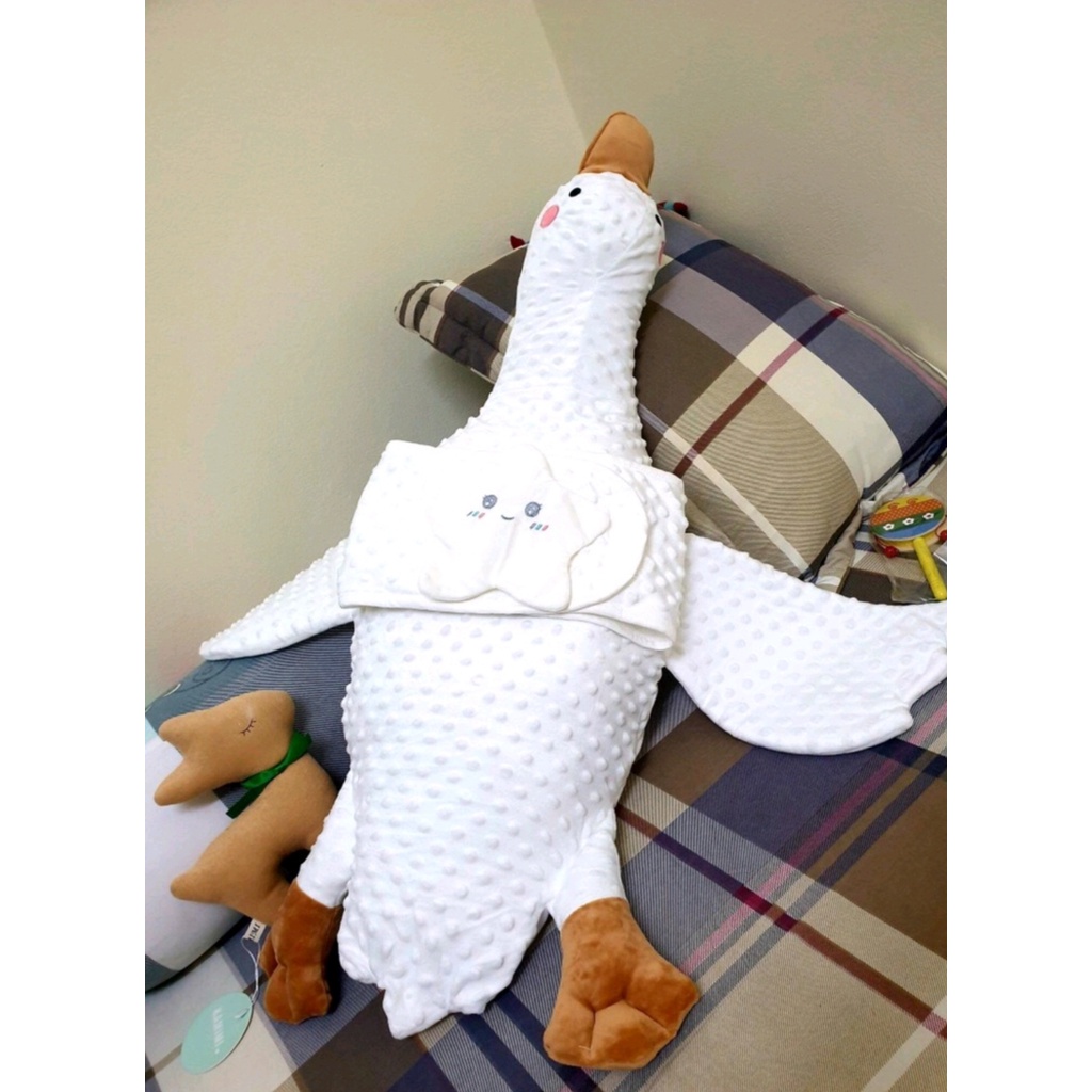 Gối vịt trắng nằm sấp cho bé chống đầy hơi mềm mịn kèm đai cho bé - Little Bear