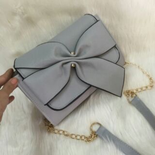 Cluth nơ cầm tay