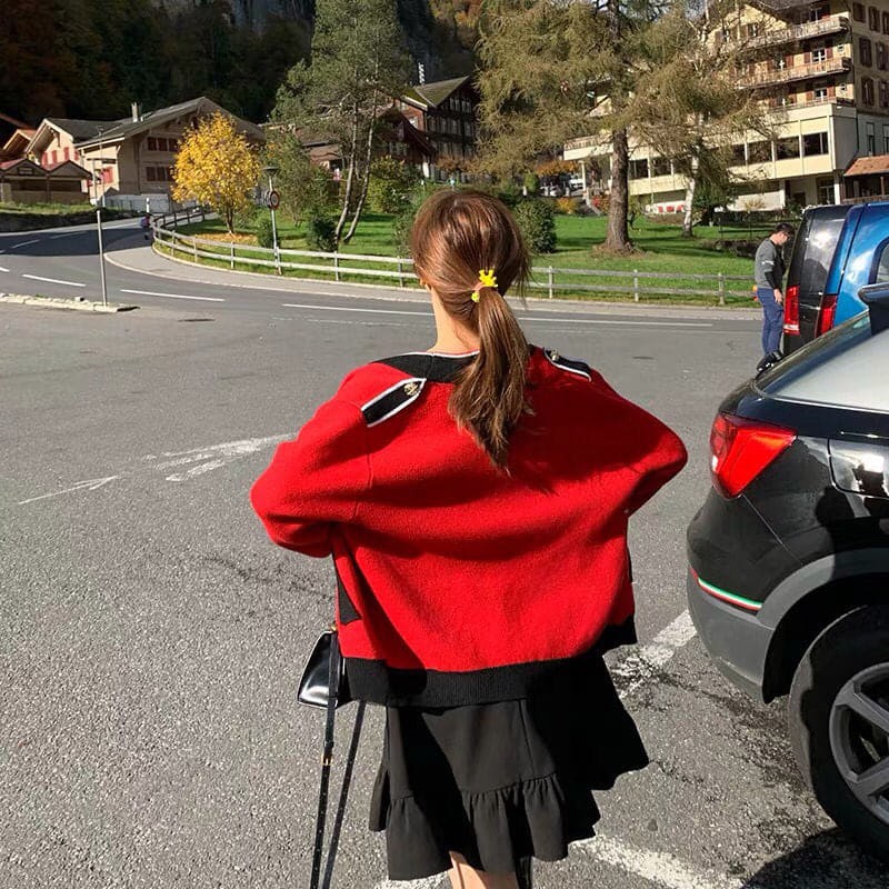 Áo khoác len cardigan tông đỏ - đen Lisa phong cách quý tộc sang chảnh