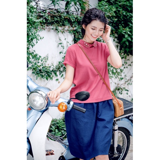 Áo linen hồng thêu tay cổ đức Lá In Hoa