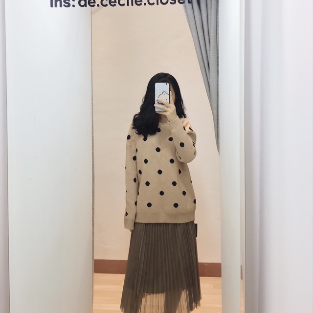 Áo len chấm bi