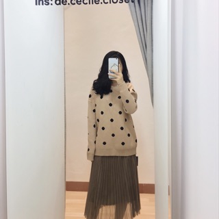 Áo len chấm bi