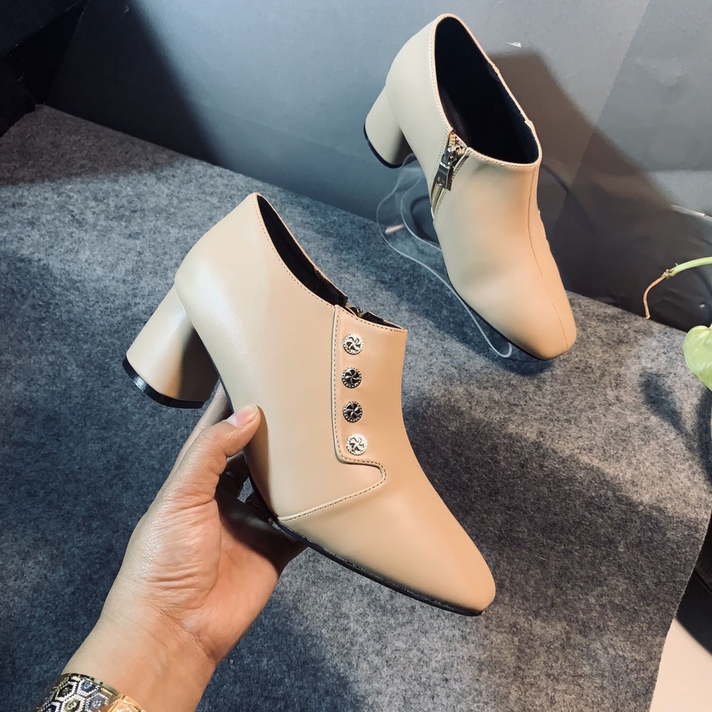 Giày boot nữ cổ thấp 5 phân hai màu đen kem hàng hiệu rosata ro289 | BigBuy360 - bigbuy360.vn