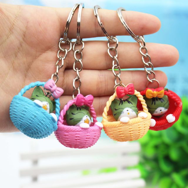 Móc chìa khóa mèo con trong giỏ màu sắc móc khóa kitty keychain dễ thương