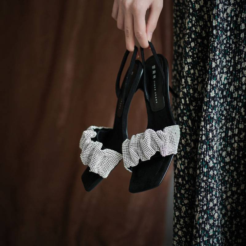 Giày Cao Gót Mũi Vuông Thiết Kế Mới Đính Đá Cao Cấp Thời Trang Theo Phong Cách Hàn Quốc