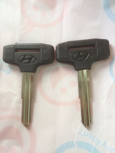 Phôi chìa khoá HUYNDAI rảnh trái ( 2 chìa )