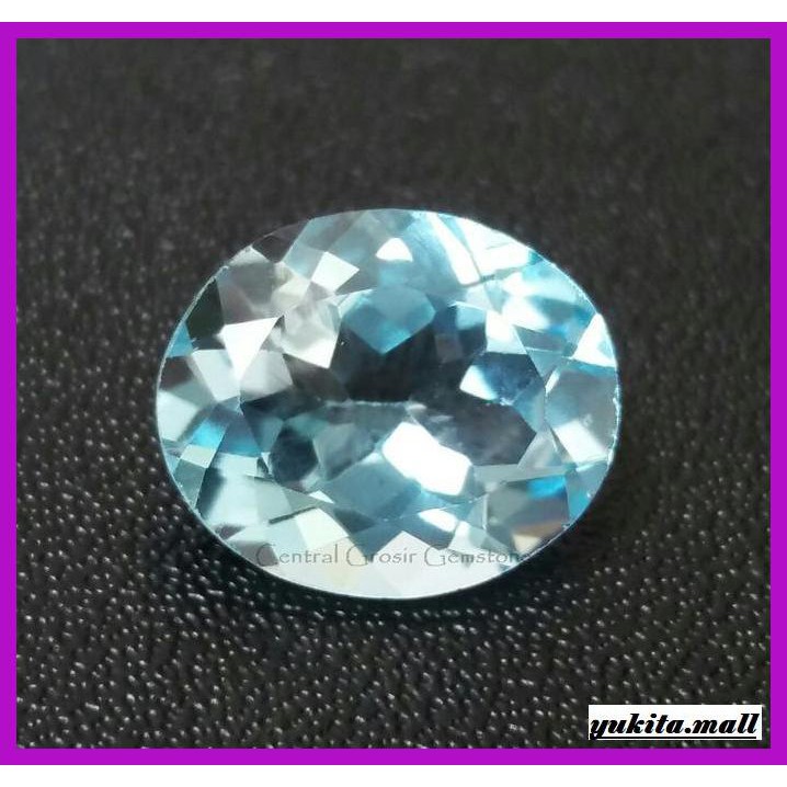 Đá Topaz Hình Oval Màu Sắc Tự Nhiên