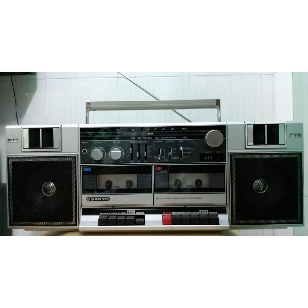 Radio cassette Sanyo M W220 đồ cũ nghe hay ok 100%