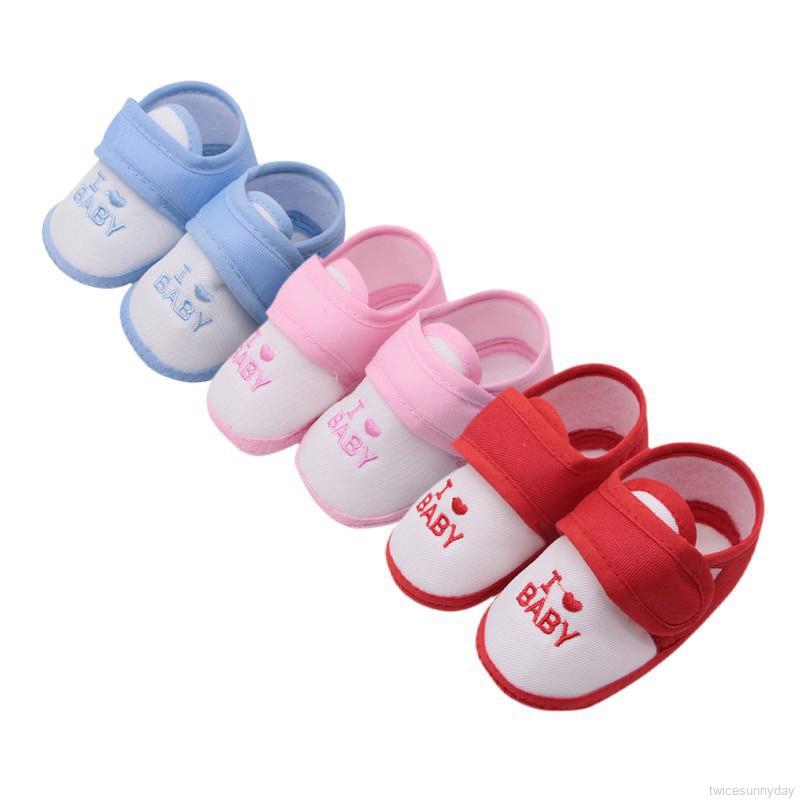 Giày đế mềm chống trượt in họa tiết trái tim xinh xắn dành cho các bé