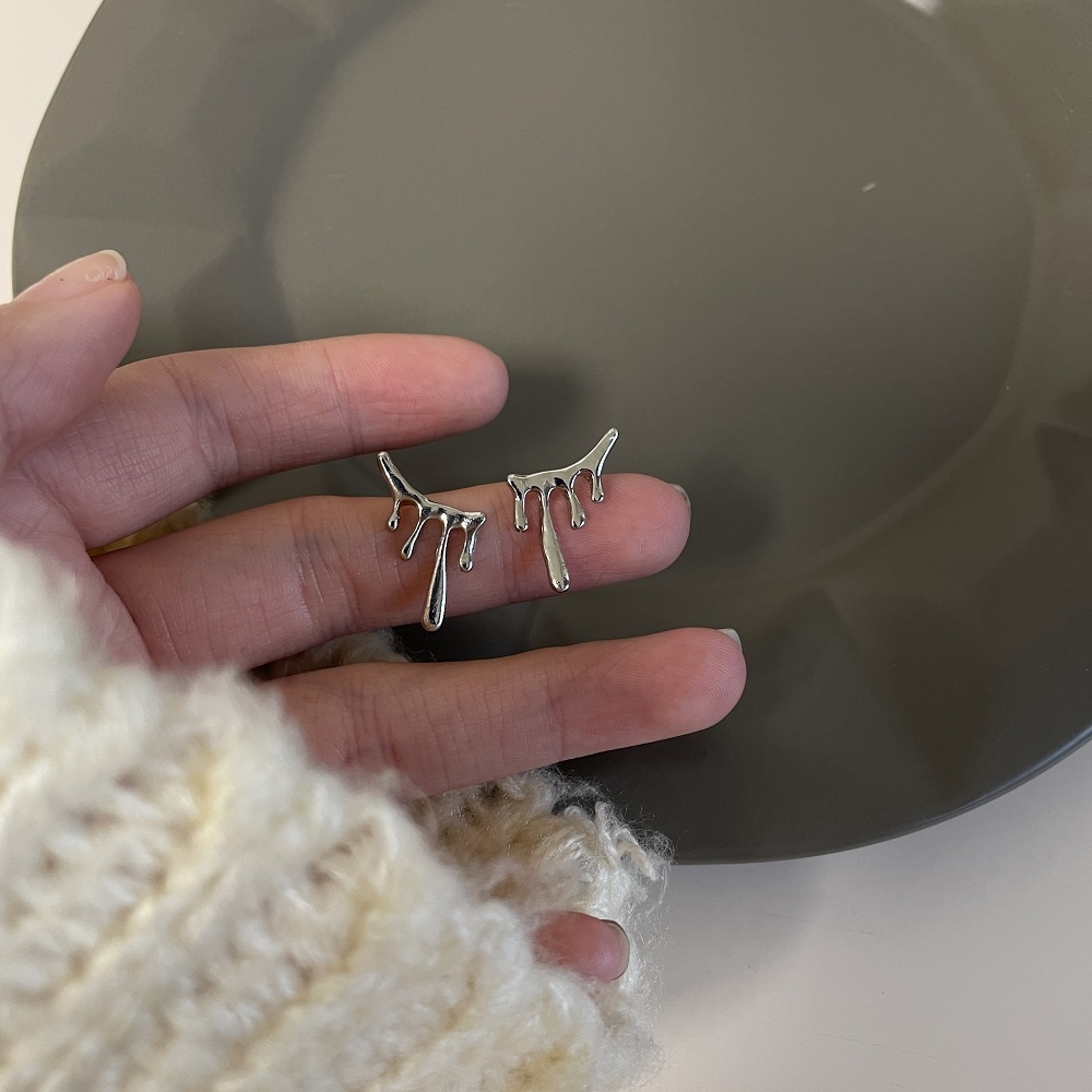 Khuyên tai hình giọt nước màu bạc phong cách vintage