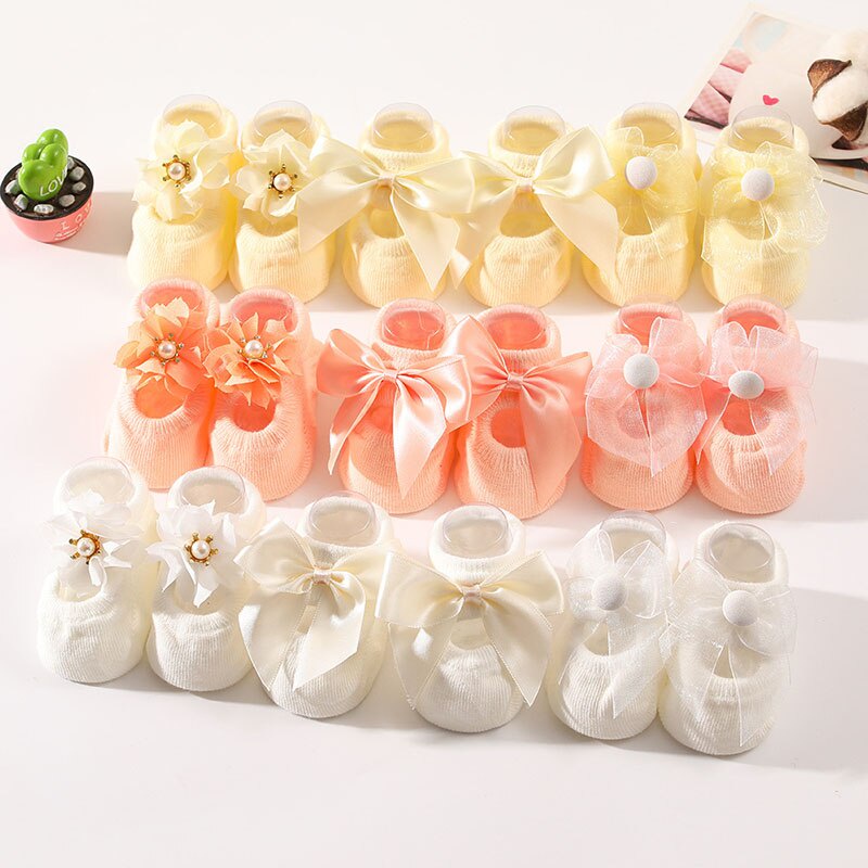 Set 3 đôi tất cotton chống trượt đính hoa/ngọc trai/nơ dễ thương xinh xắn dành cho bé gái