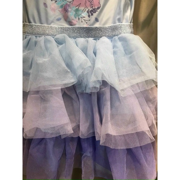 ĐẦM ELSA XUẤT DƯ XỊN CHO BÉ GÁI