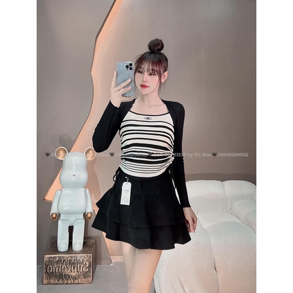 Áo len dài tay cổ vuông rút sườn, phối kẻ chữ X thêu sắc nét