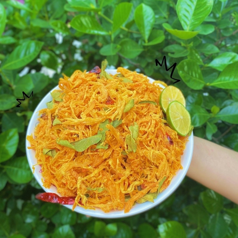  [BEST SELLER] 100g Khô gà lá chanh dạng túi zip ngon nhức nách ăn vặt Tom.Tom | BigBuy360 - bigbuy360.vn