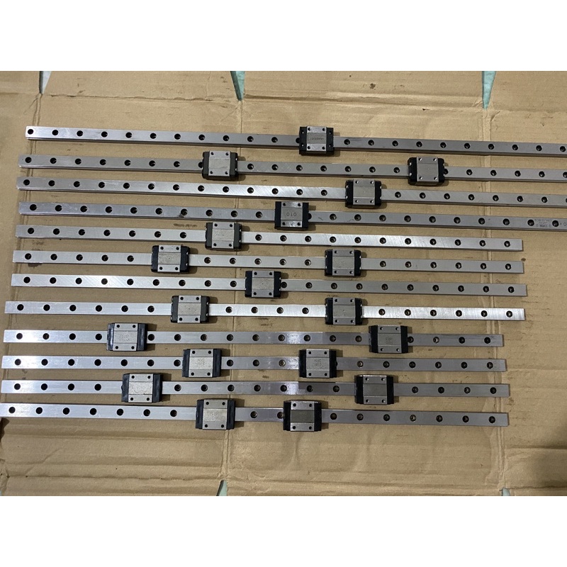 Ray trượt vuông 12 kèm con trượt