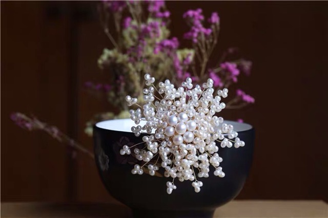Cài áo hạt trai thiết kế tinh tế