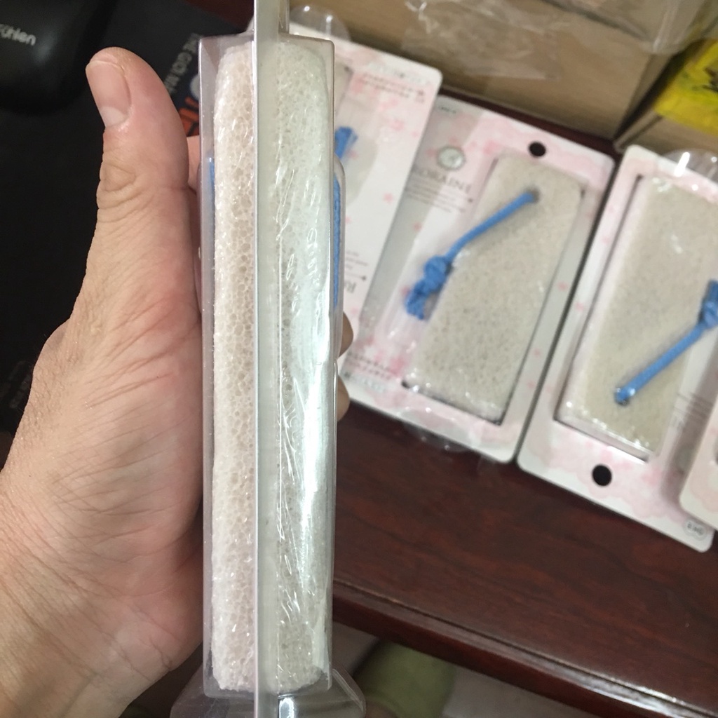 Đá kì gót chân Lorraine OHE Nhật Bản dạng thanh đá núi lửa tự nhiên, mềm, lành tính, an toàn cho da