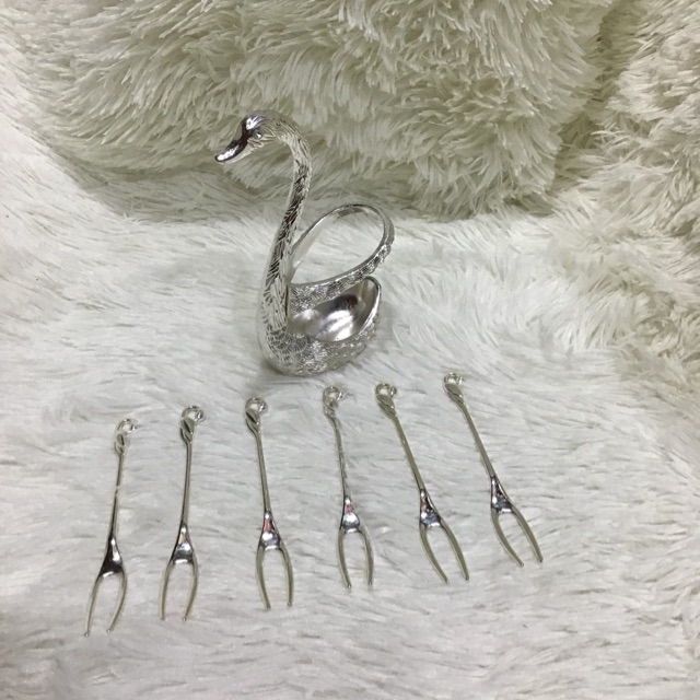 Giỏ để thìa (dĩa) thiên nga ( 1 giỏ + 6 thìa hoặc dĩa)màu trắng