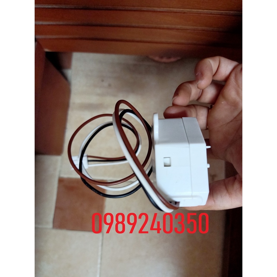 Công tắc khóa cửa máy giặt Toshiba AW - DC1000CV chính hãng