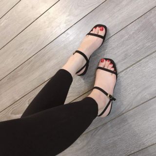 Sandal quai mảnh gót 2p